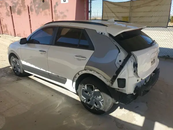 KNDCT3L19P5015636 2023 KIA NIRO - Image 2