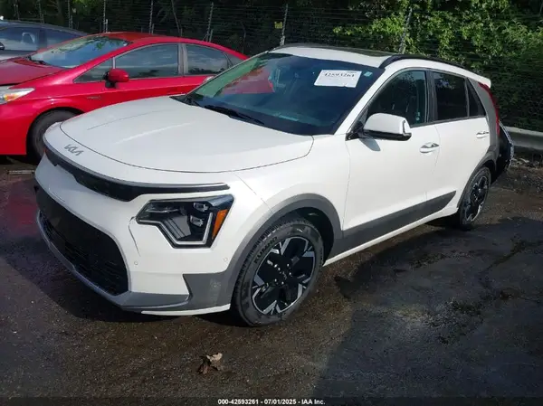 KNDCT3L1XP5014883 2023 KIA NIRO - Image 2