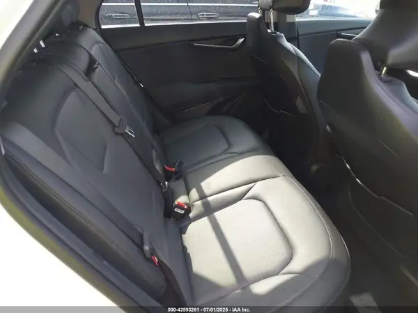 KNDCT3L1XP5014883 2023 KIA NIRO - Image 8