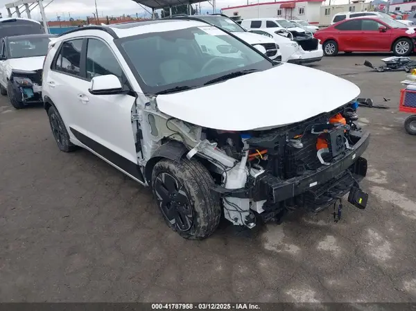KNDCT3L1XP5068359 2023 KIA NIRO - Image 1