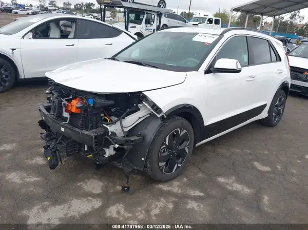 KNDCT3L1XP5068359 2023 KIA NIRO - Image 2