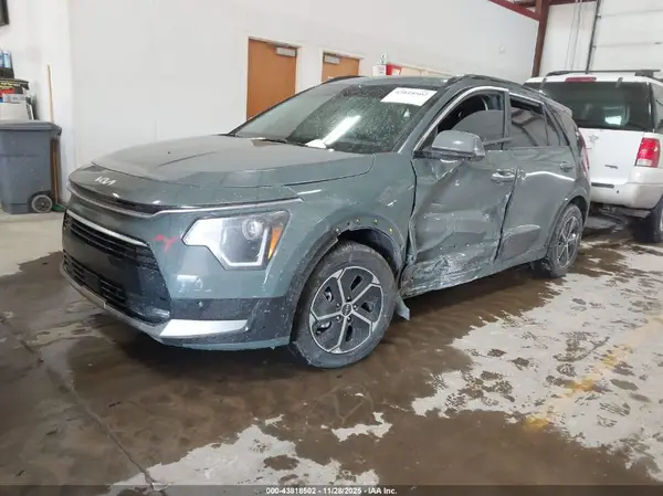 KNDCT3LE2R5188372 2024 KIA NIRO - Image 2