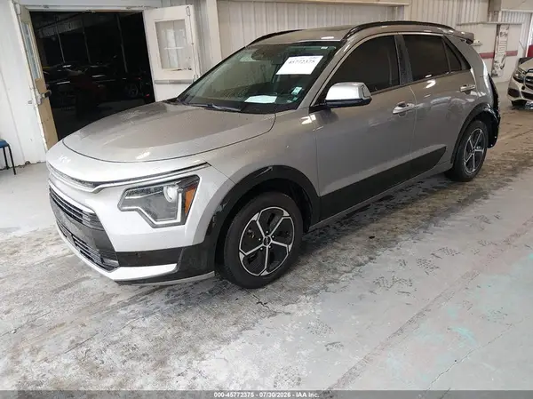 KNDCT3LE3P5035139 2023 KIA NIRO - Image 2