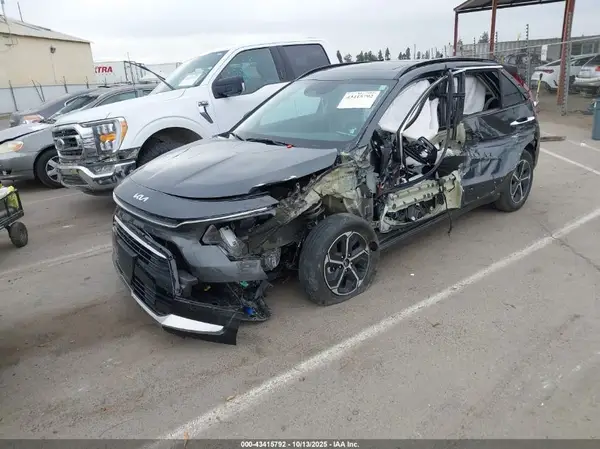 KNDCT3LE3P5089640 2023 KIA NIRO - Image 2