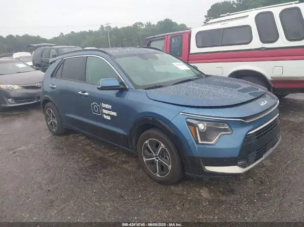 KNDCT3LE4P5040608 2023 KIA NIRO - Image 1