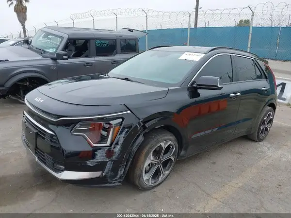 KNDCT3LE5P5094001 2023 KIA NIRO - Image 2