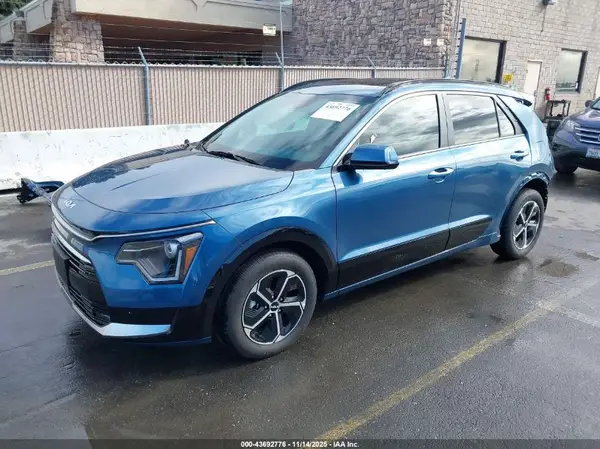 KNDCT3LE6S5277397 2025 KIA NIRO - Image 2