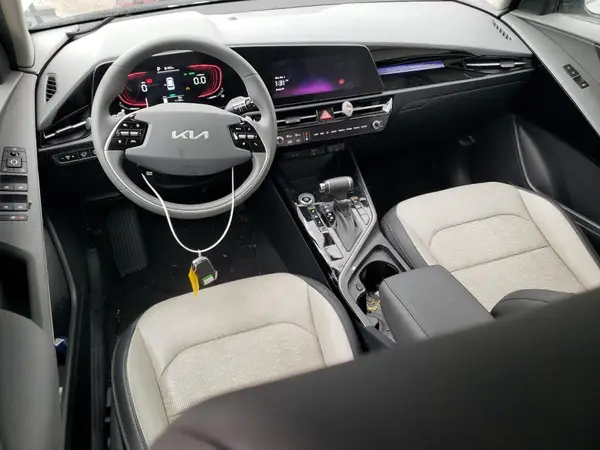KNDCT3LE7P5065115 2023 KIA NIRO - Image 8