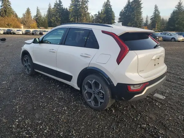 KNDCT3LEXP5055002 2023 KIA NIRO - Image 2