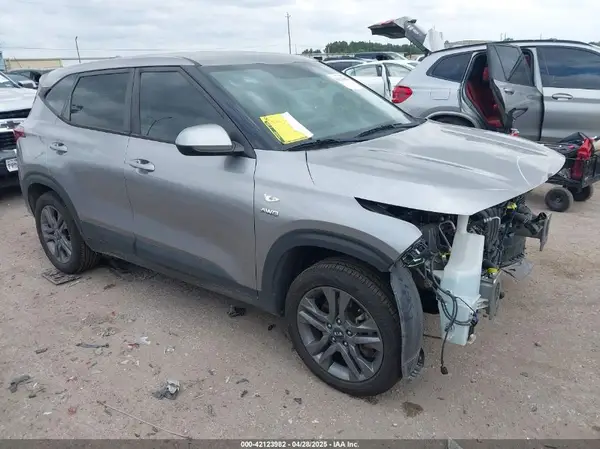 KNDEPCAA0M7045897 2021 KIA SELTOS - Image 1