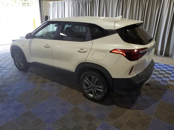 KNDEPCAA0M7138029 2021 KIA SELTOS - Image 2