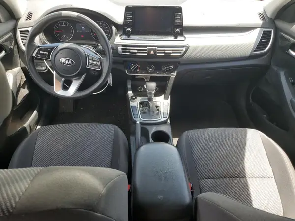 KNDEPCAA0M7142968 2021 KIA SELTOS - Image 8