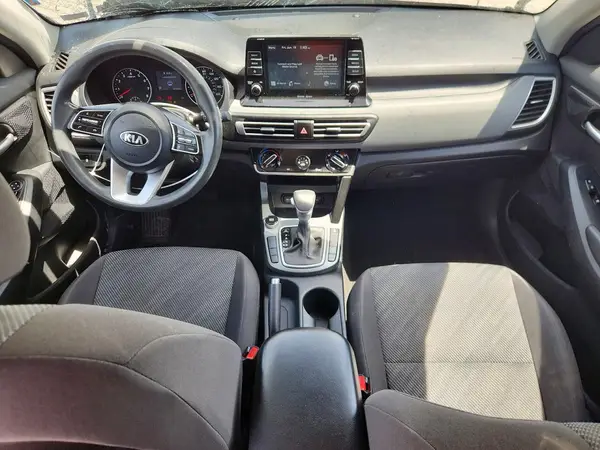 KNDEPCAA0M7158281 2021 KIA SELTOS - Image 8