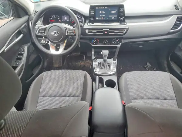 KNDEPCAA0M7215093 2021 KIA SELTOS - Image 8