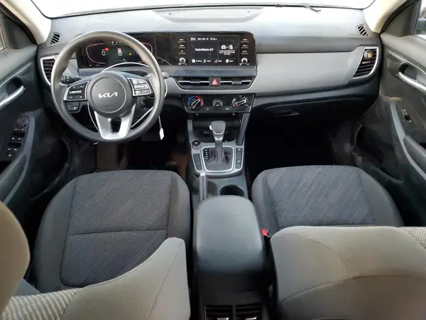 KNDEPCAA0R7504501 2024 KIA SELTOS - Image 8