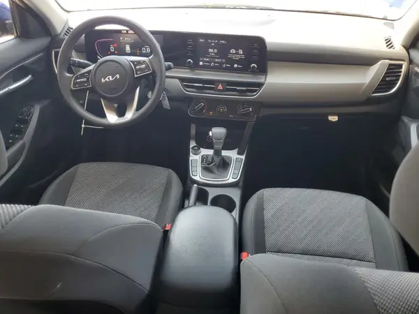 KNDEPCAA0R7649506 2024 KIA SELTOS - Image 8