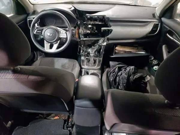 KNDEPCAA1M7045035 2021 KIA SELTOS - Image 8