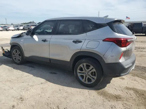 KNDEPCAA1M7045245 2021 KIA SELTOS - Image 2