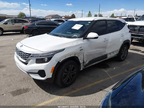 KNDEPCAA1M7130425 2021 KIA SELTOS - Image 2