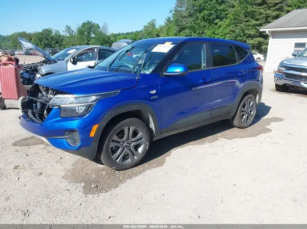KNDEPCAA1M7136807 2021 KIA SELTOS - Image 2
