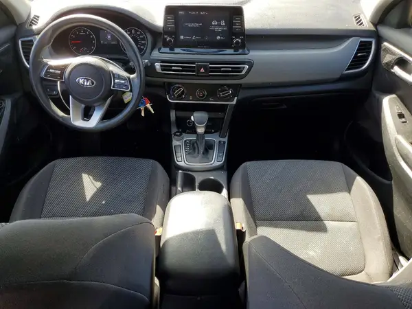 KNDEPCAA1M7173680 2021 KIA SELTOS - Image 8