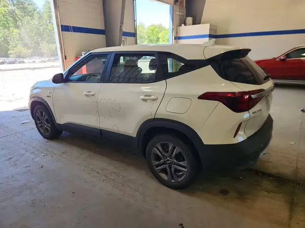 KNDEPCAA1M7188759 2021 KIA SELTOS - Image 2