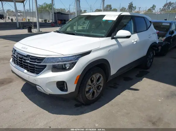 KNDEPCAA1R7525017 2024 KIA SELTOS - Image 2