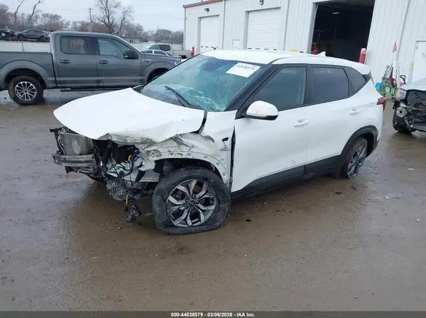 KNDEPCAA1R7612190 2024 KIA SELTOS - Image 2