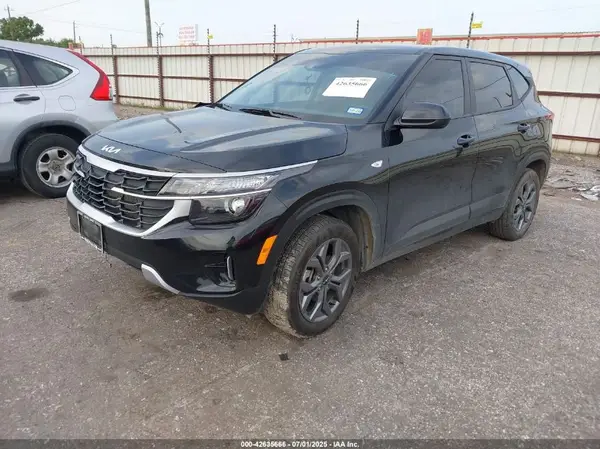 KNDEPCAA1R7644668 2024 KIA SELTOS - Image 2