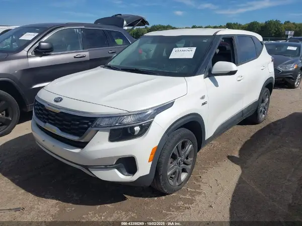 KNDEPCAA2M7072129 2021 KIA SELTOS - Image 2