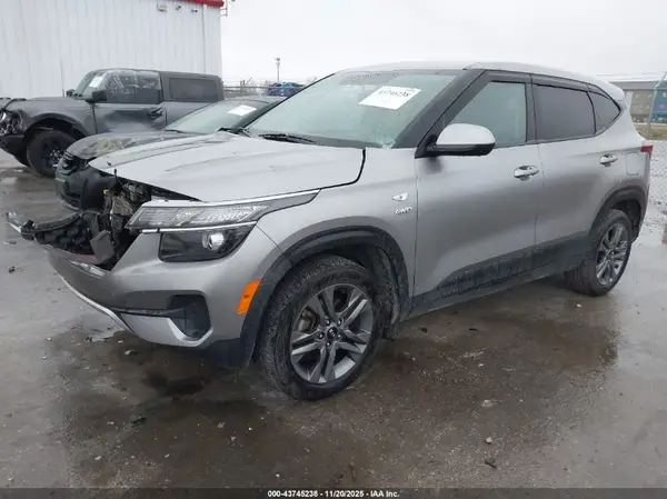 KNDEPCAA2M7072308 2021 KIA SELTOS - Image 2