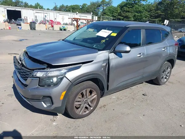 KNDEPCAA2M7118848 2021 KIA SELTOS - Image 2