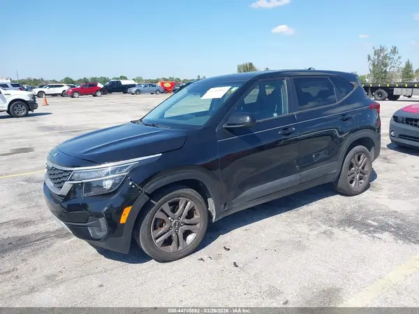 KNDEPCAA2M7122530 2021 KIA SELTOS - Image 2