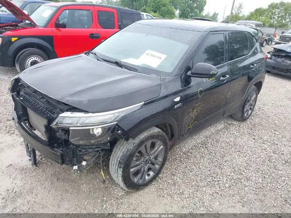KNDEPCAA2M7128070 2021 KIA SELTOS - Image 2