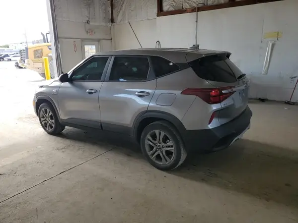 KNDEPCAA2M7213393 2021 KIA SELTOS - Image 2