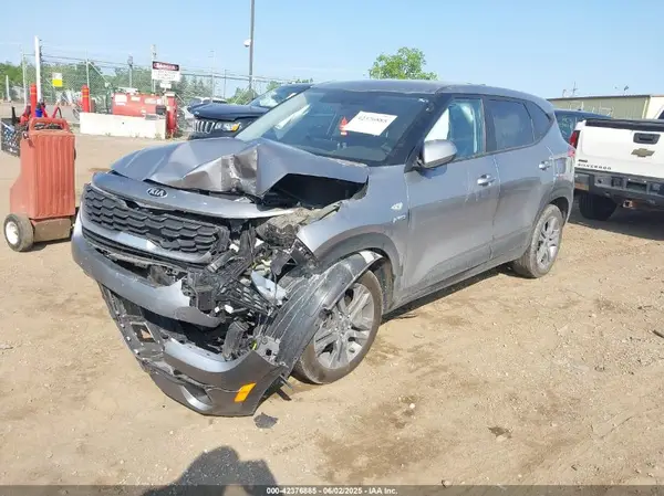 KNDEPCAA2M7224782 2021 KIA SELTOS - Image 2
