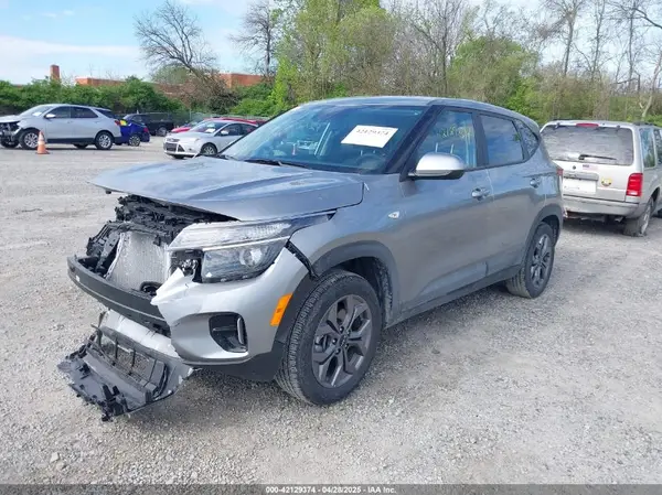 KNDEPCAA2R7636210 2024 KIA SELTOS - Image 2