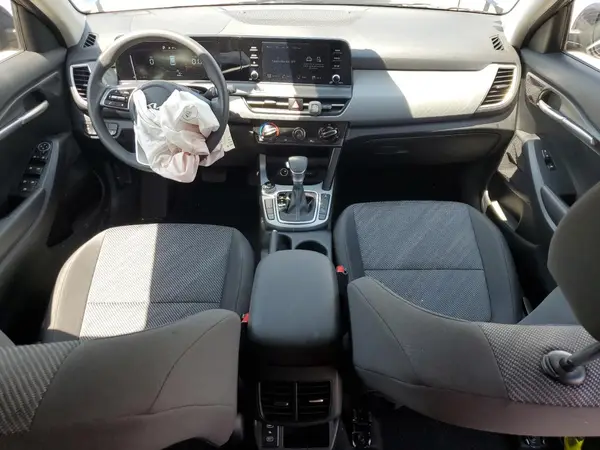 KNDEPCAA2S7738385 2025 KIA SELTOS - Image 8