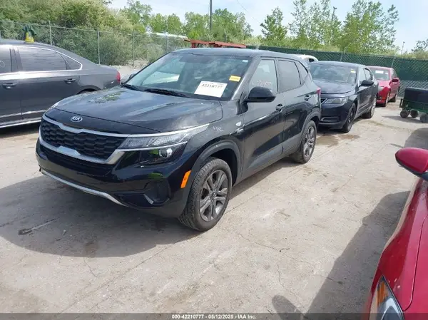 KNDEPCAA3M7071555 2021 KIA SELTOS - Image 2