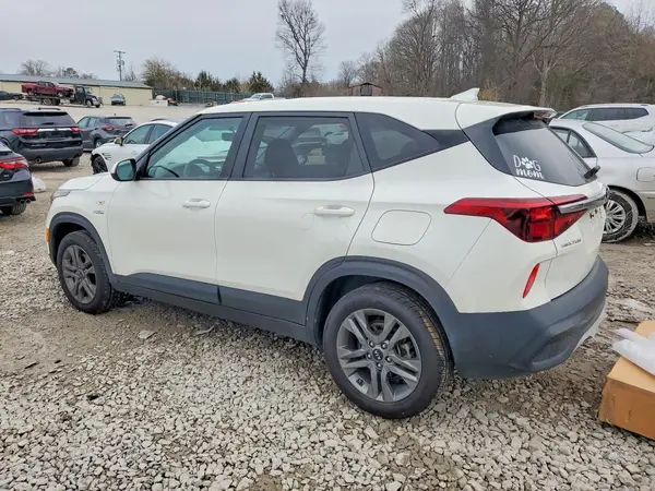 KNDEPCAA3M7082264 2021 KIA SELTOS - Image 2