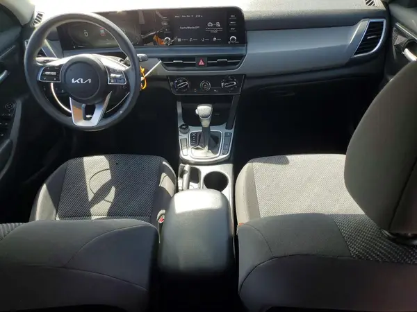 KNDEPCAA3R7568435 2024 KIA SELTOS - Image 8