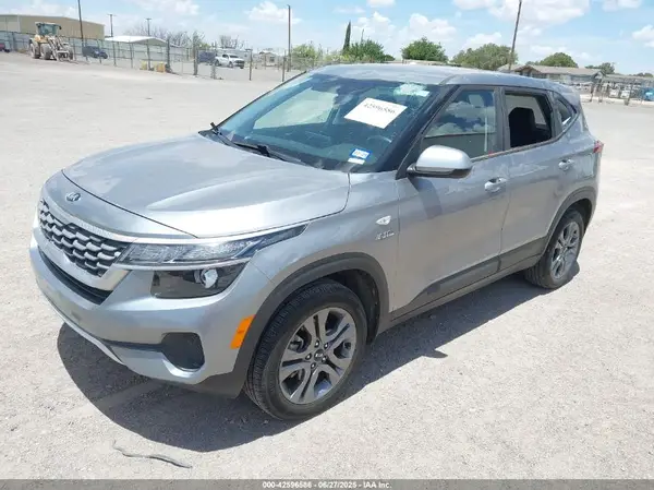 KNDEPCAA4M7077042 2021 KIA SELTOS - Image 2