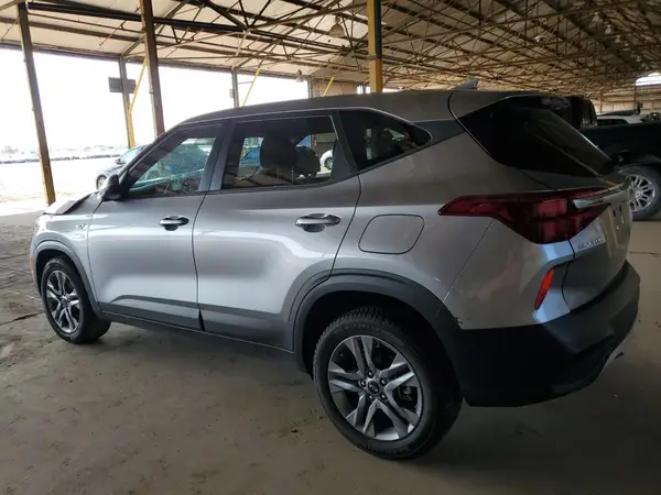 KNDEPCAA4M7084590 2021 KIA SELTOS - Image 2