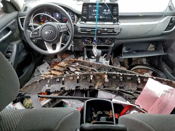 KNDEPCAA4M7107401 2021 KIA SELTOS - Image 8