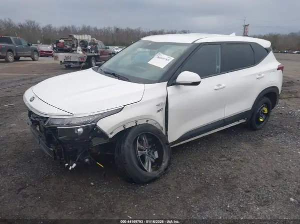 KNDEPCAA4M7137546 2021 KIA SELTOS - Image 2