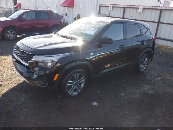 KNDEPCAA4M7158557 2021 KIA SELTOS - Image 2