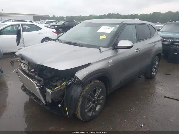 KNDEPCAA4M7160258 2021 KIA SELTOS - Image 2