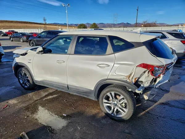 KNDEPCAA4M7181322 2021 KIA SELTOS - Image 2