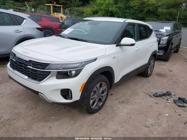 KNDEPCAA4R7479151 2024 KIA SELTOS - Image 2