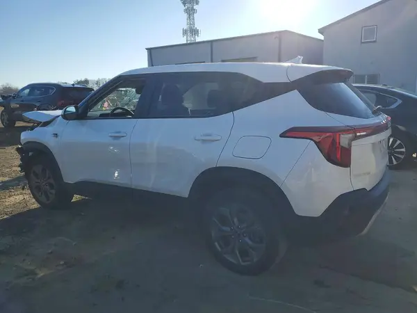 KNDEPCAA4R7481188 2024 KIA SELTOS - Image 2